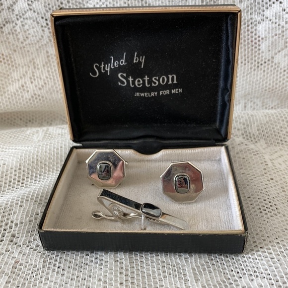 Men’s Vintage Cuff Links and Tie Bar. Silver toned/Black stone embellishment. - Picture 3 of 6